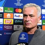 Mourinho 'điên rồ' tung thủ môn lên đá tiền đạo, Benfica lội ngược dòng vào play-off Champions League 1