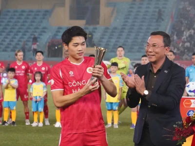 NÓNG: Đình Bắc Rạng Rỡ Nhận Vương Miện Vua Phá Lưới U23 Châu Á Ngay Trước Trận Cầu Nảy Lửa V.League