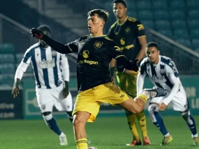 Shea Lacey ‘nổ súng’ hat-trick chấn động, gửi lời thách thức trực tiếp tới HLV Carrick