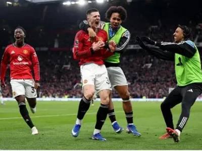 Gary Neville ‘bùng nổ’ khen ngợi, chỉ tên 3 tân binh MU tỏa sáng cứu thua nghẹt thở trước Fulham