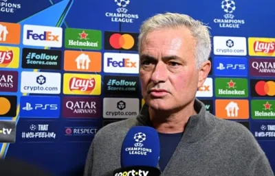 Mourinho 'điên rồ' tung thủ môn lên đá tiền đạo, Benfica lội ngược dòng vào play-off Champions League 1
