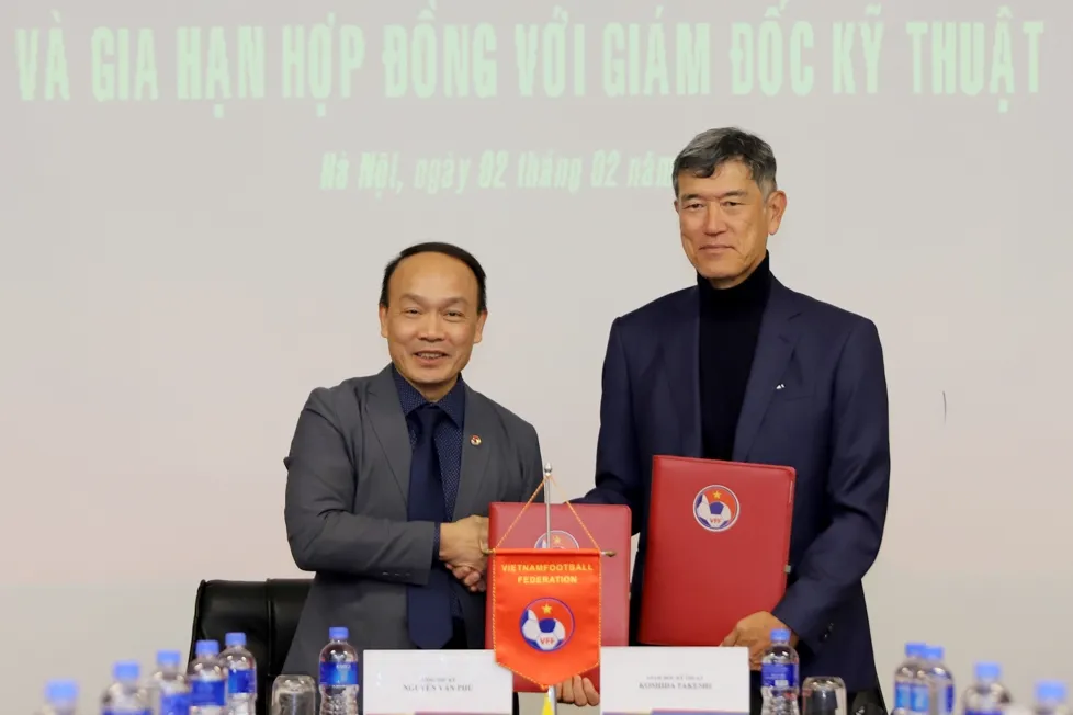 Chuyen gia Koshida Takeshi gia han voi bong da Viet Nam
