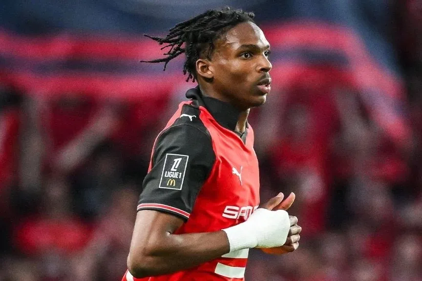 Jeremy Jacquet gia nhap Liverpool vao mua he 2026