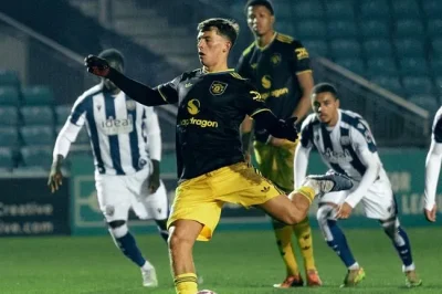 Shea Lacey 'nổ súng' hat-trick chấn động, gửi lời thách thức trực tiếp tới HLV Carrick 1